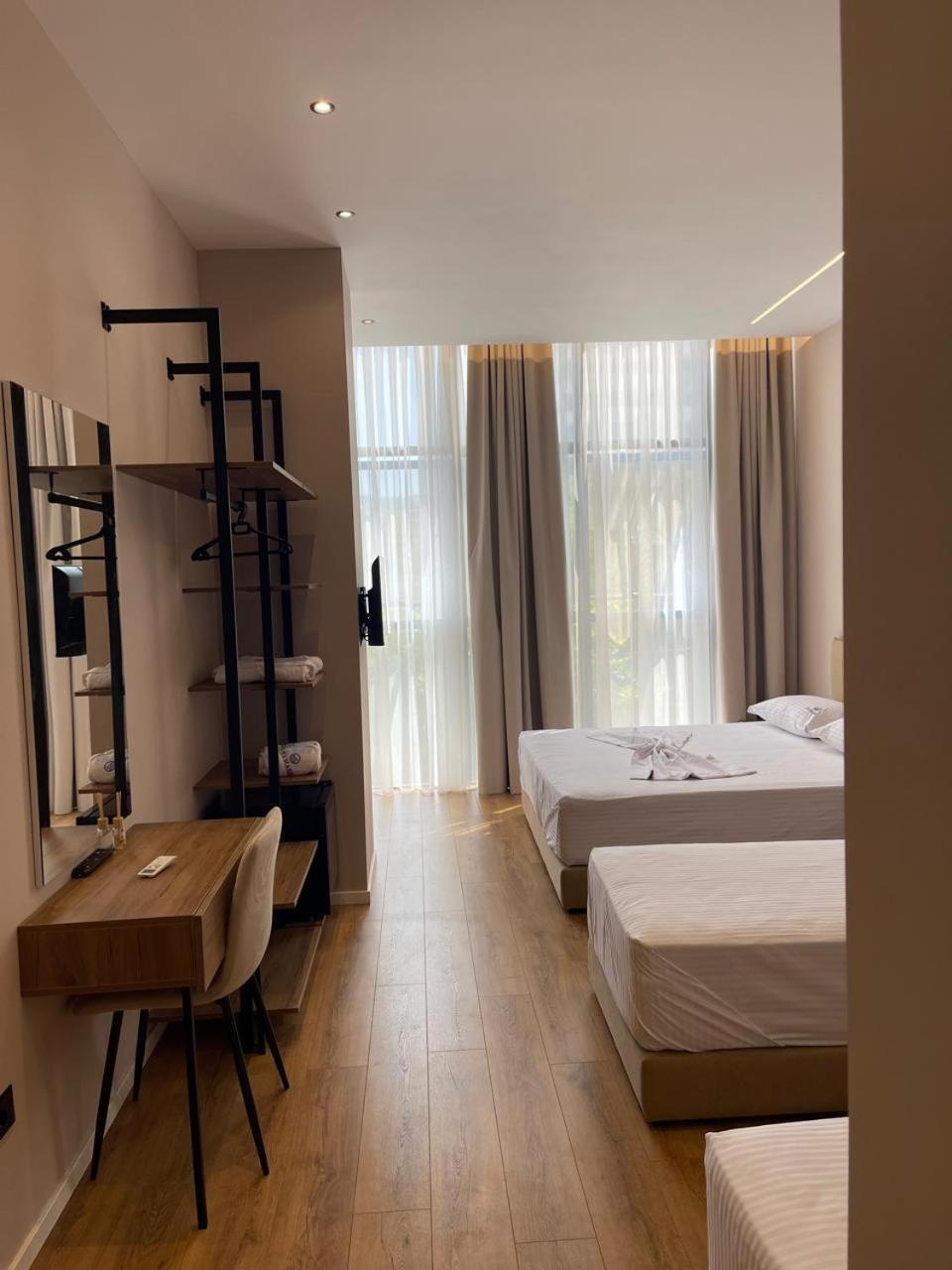 Dia Mare Deluxe Aparthotel Vlorë Exteriör bild