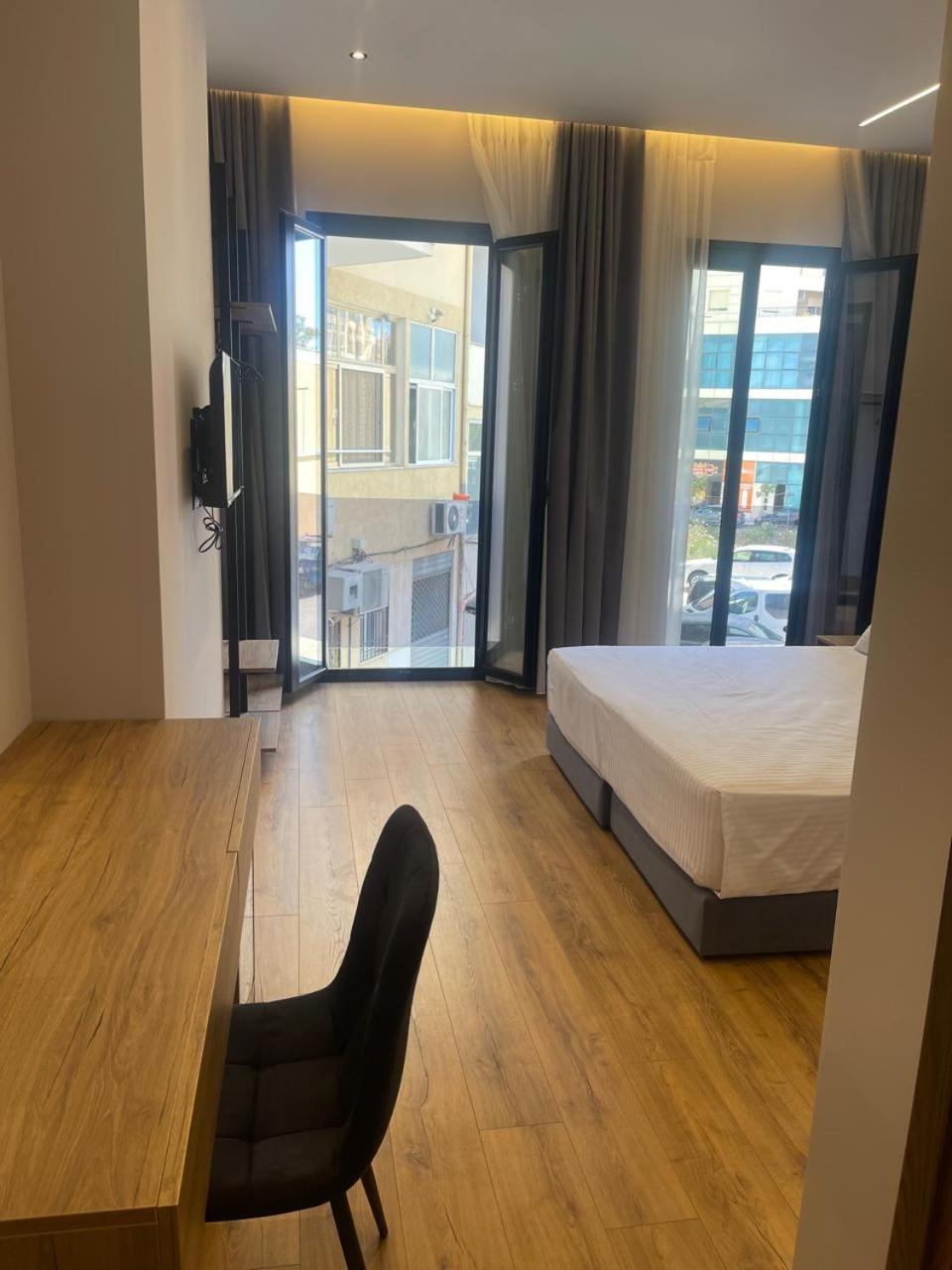 Dia Mare Deluxe Aparthotel Vlorë Exteriör bild