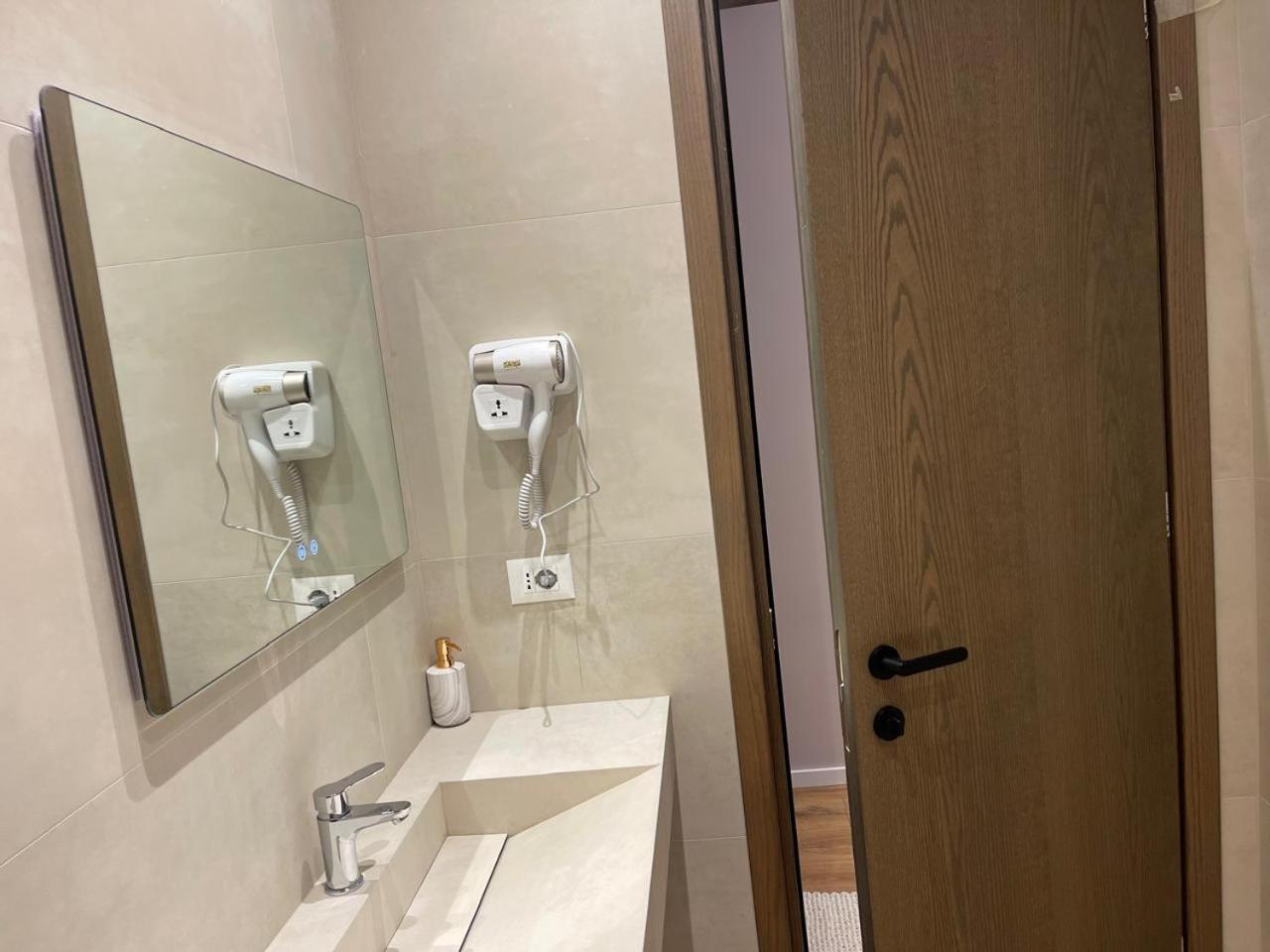 Dia Mare Deluxe Aparthotel Vlorë Exteriör bild