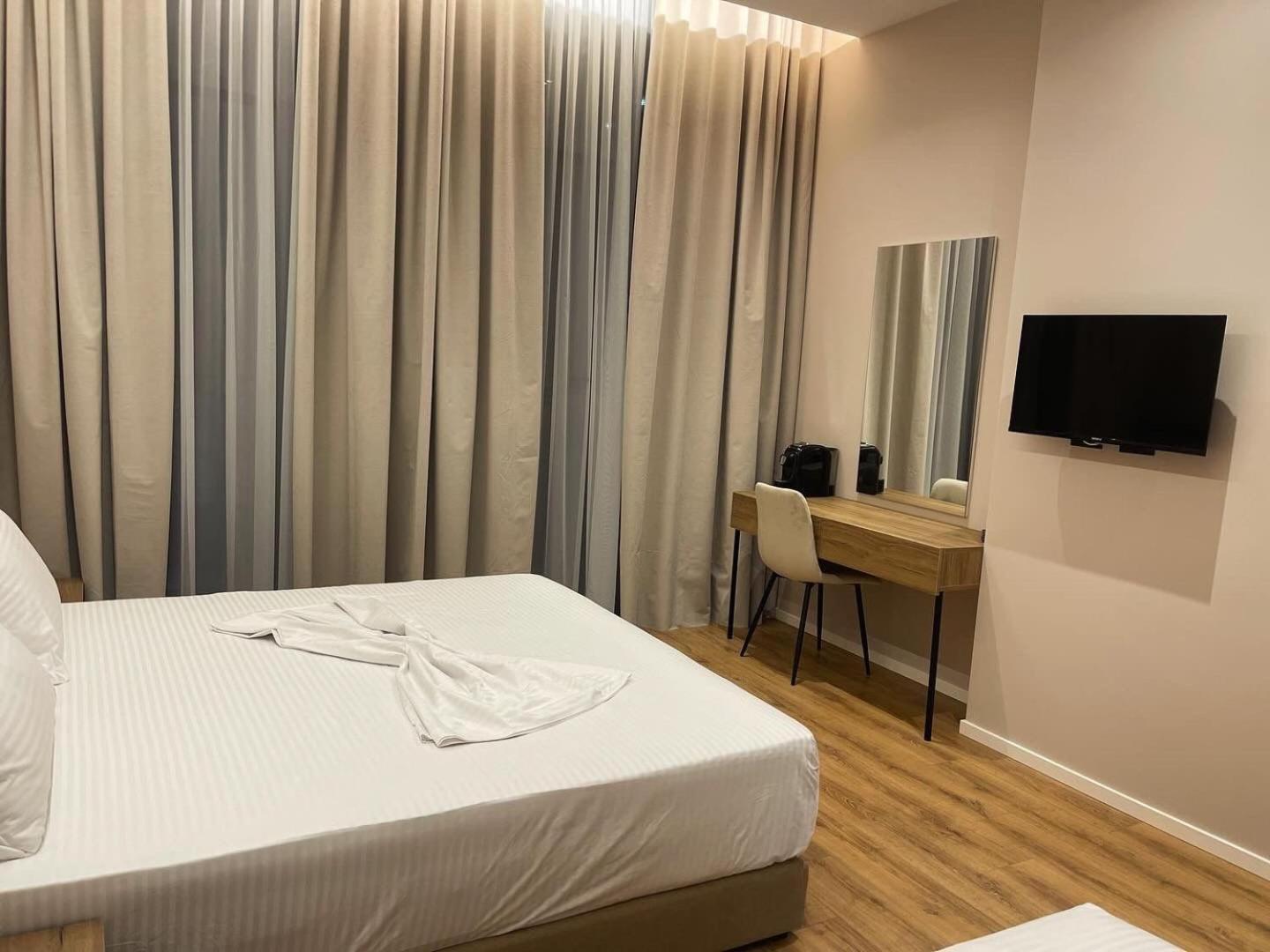 Dia Mare Deluxe Aparthotel Vlorë Exteriör bild