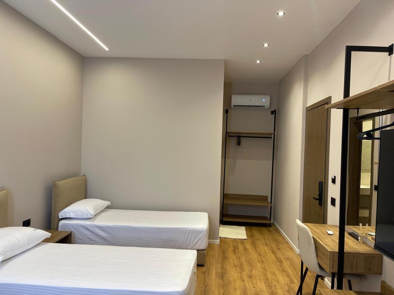 Dia Mare Deluxe Aparthotel Vlorë Exteriör bild