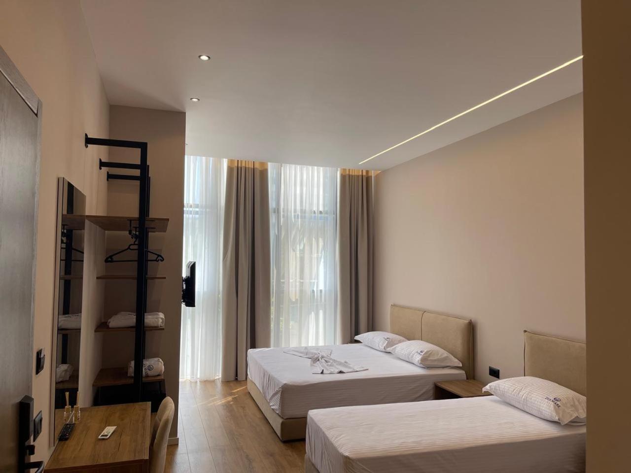 Dia Mare Deluxe Aparthotel Vlorë Exteriör bild