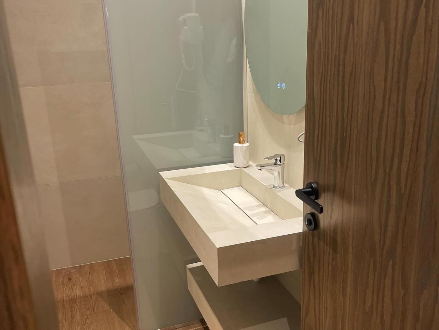 Dia Mare Deluxe Aparthotel Vlorë Exteriör bild