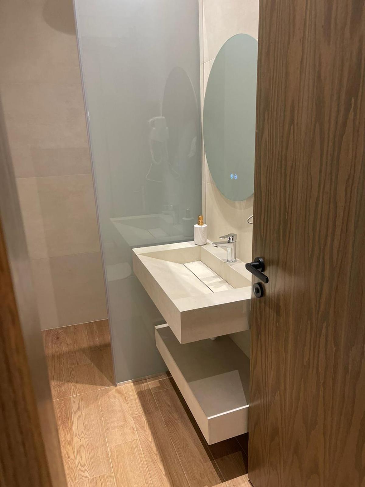 Dia Mare Deluxe Aparthotel Vlorë Exteriör bild