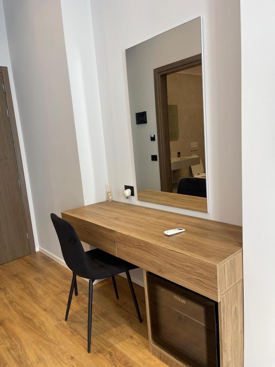 Dia Mare Deluxe Aparthotel Vlorë Exteriör bild