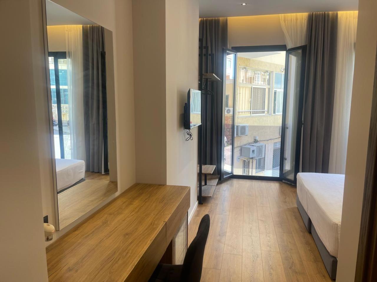 Dia Mare Deluxe Aparthotel Vlorë Exteriör bild