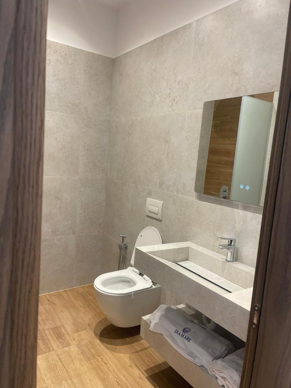 Dia Mare Deluxe Aparthotel Vlorë Exteriör bild