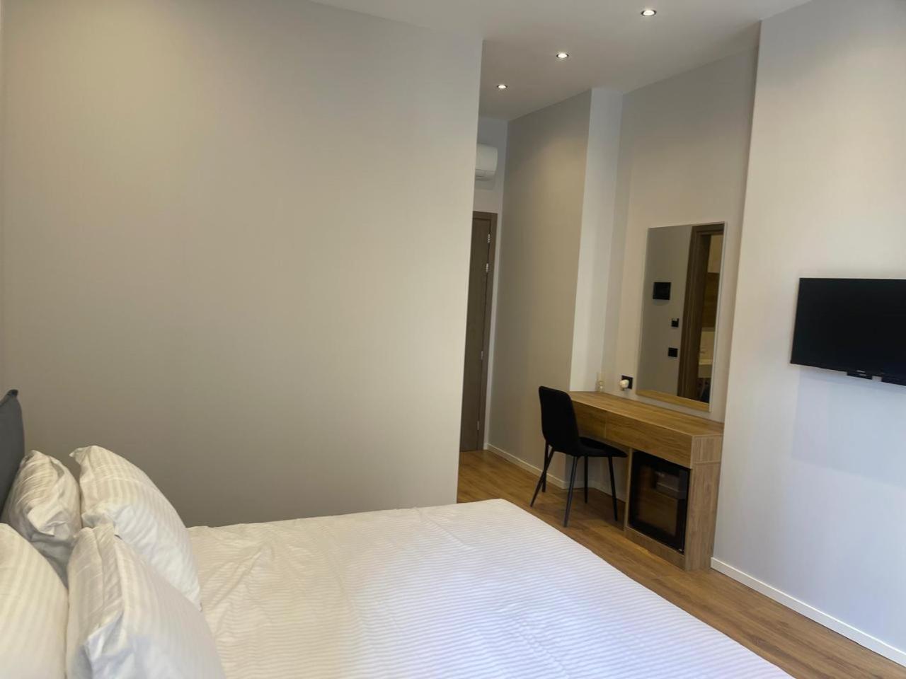 Dia Mare Deluxe Aparthotel Vlorë Exteriör bild